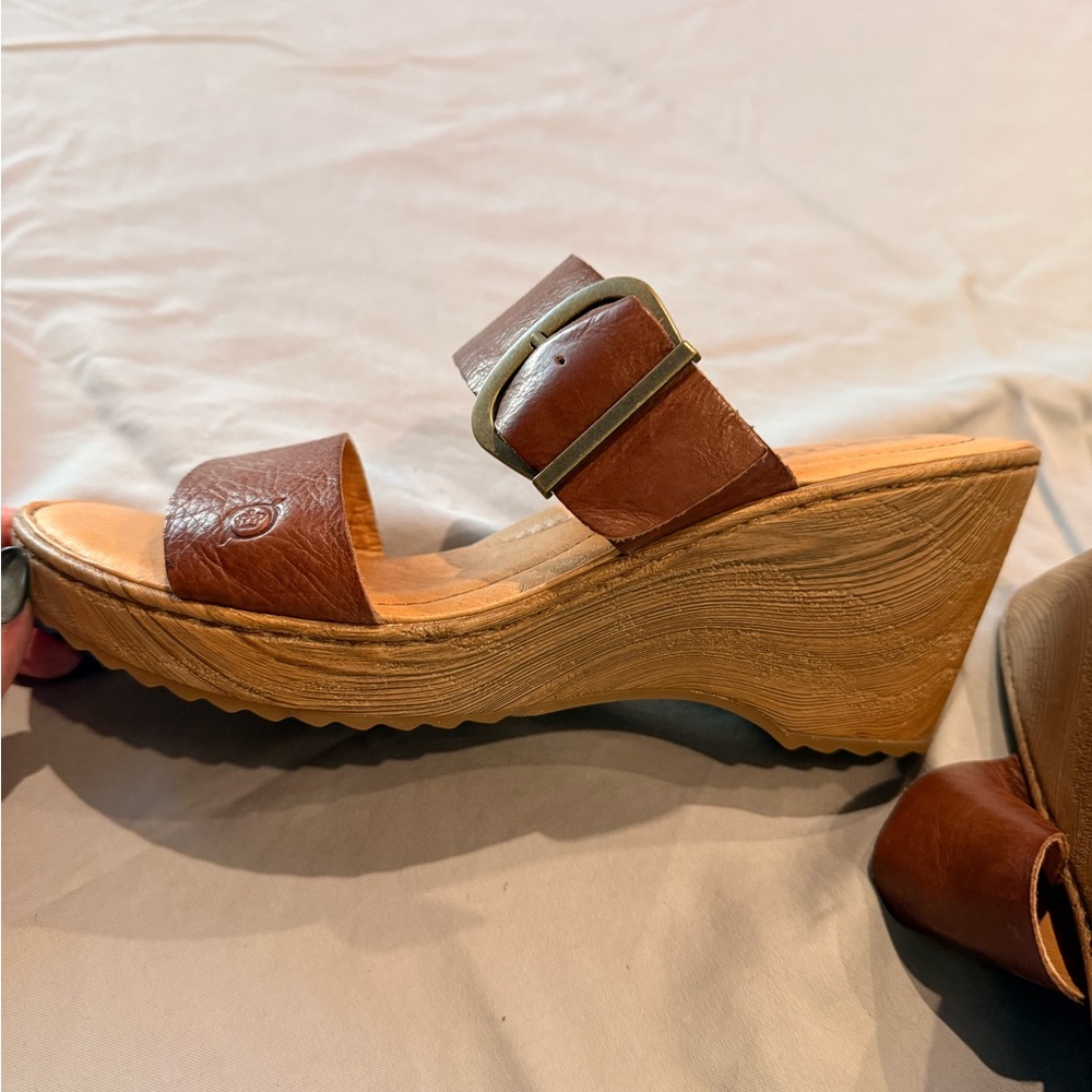 Born Women's Tan Leather Wedge Sandals size 9 - Picture 2 of 4